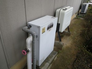 愛知県豊川市 石油給湯器取替工事 施工前