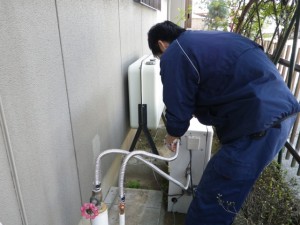 愛知県豊川市 石油給湯器取替工事 仮設置中