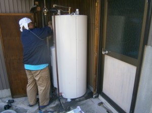 名古屋市中川区 電気温水器取替工事 施工中