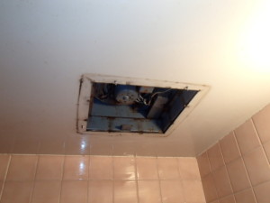 浴室換気扇取替工事（名古屋市緑区）施工前