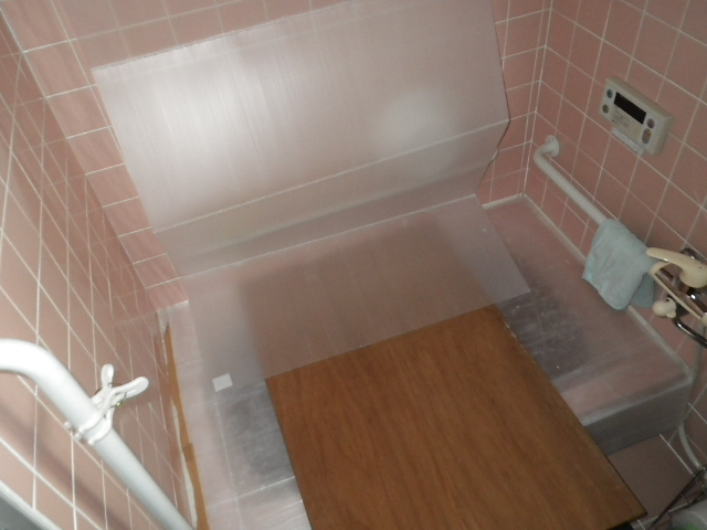 浴室暖房乾燥機取替工事　取替施工前養生設置