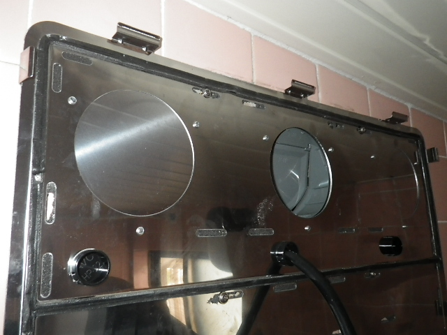 浴室暖房乾燥機取替工事　取付け固定板設置完了後。