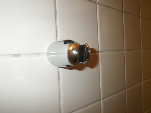 浴室シャワー水栓取替工事　シャワーフック取替完了後。