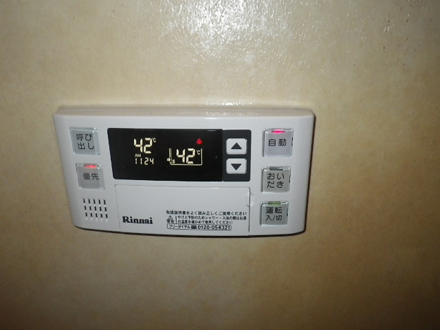 PS扉内設置ガス給湯器取替工事　浴室リモコン取替完了後。