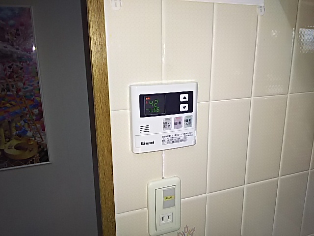 ガス温水式暖房付き給湯器取替工事　台所リモコン取替完了後。
